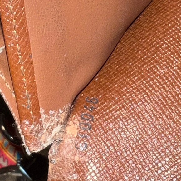 ****SALE**** Louis Vuitton Sarah Long Bifold Wallet 10cc slot - Picture 4 of 5